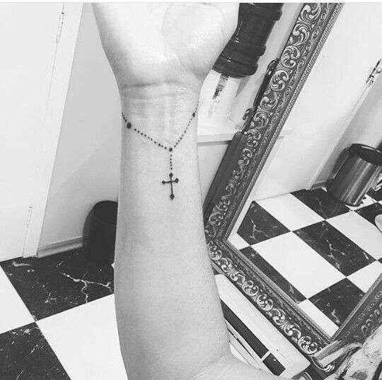 Tatuagens de nombres con una rosa 18